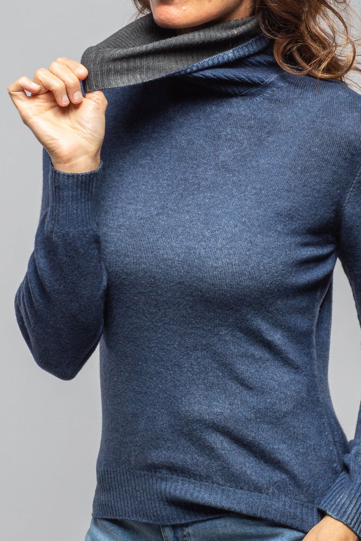 Avant Toi Elkie Reversible Sweater In Midnight Ladies - Sweaters
