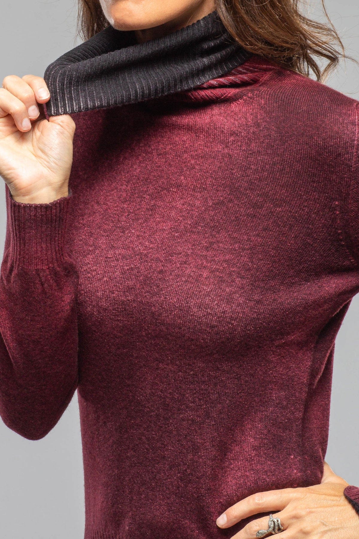 Avant Toi Elkie Reversible Sweater In Wine Ladies - Sweaters