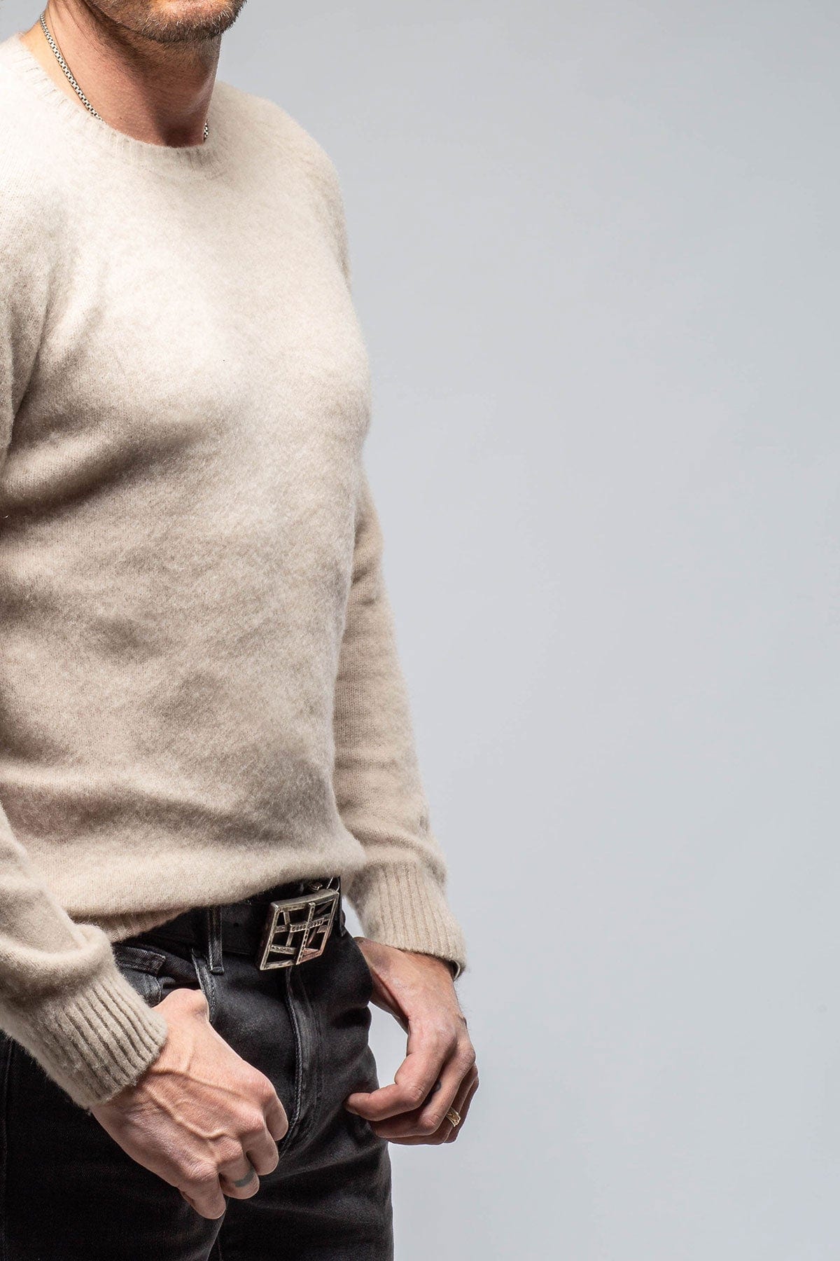 Henry Crew Neck Cashmere Sweater In Beige - AXEL'S