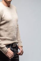 Henry Crew Neck Cashmere Sweater In Beige - AXEL'S