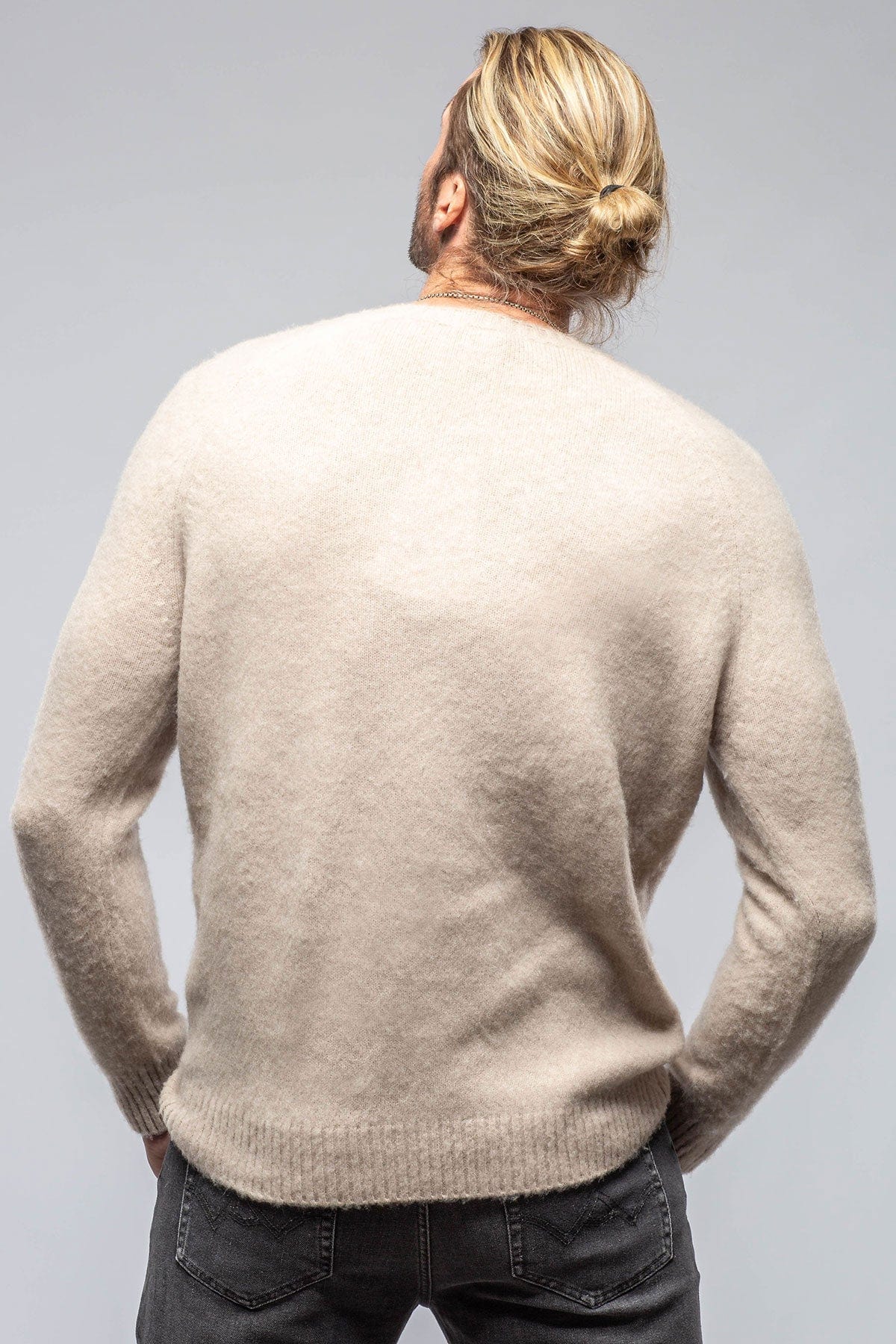 Henry Crew Neck Cashmere Sweater In Beige - AXEL'S