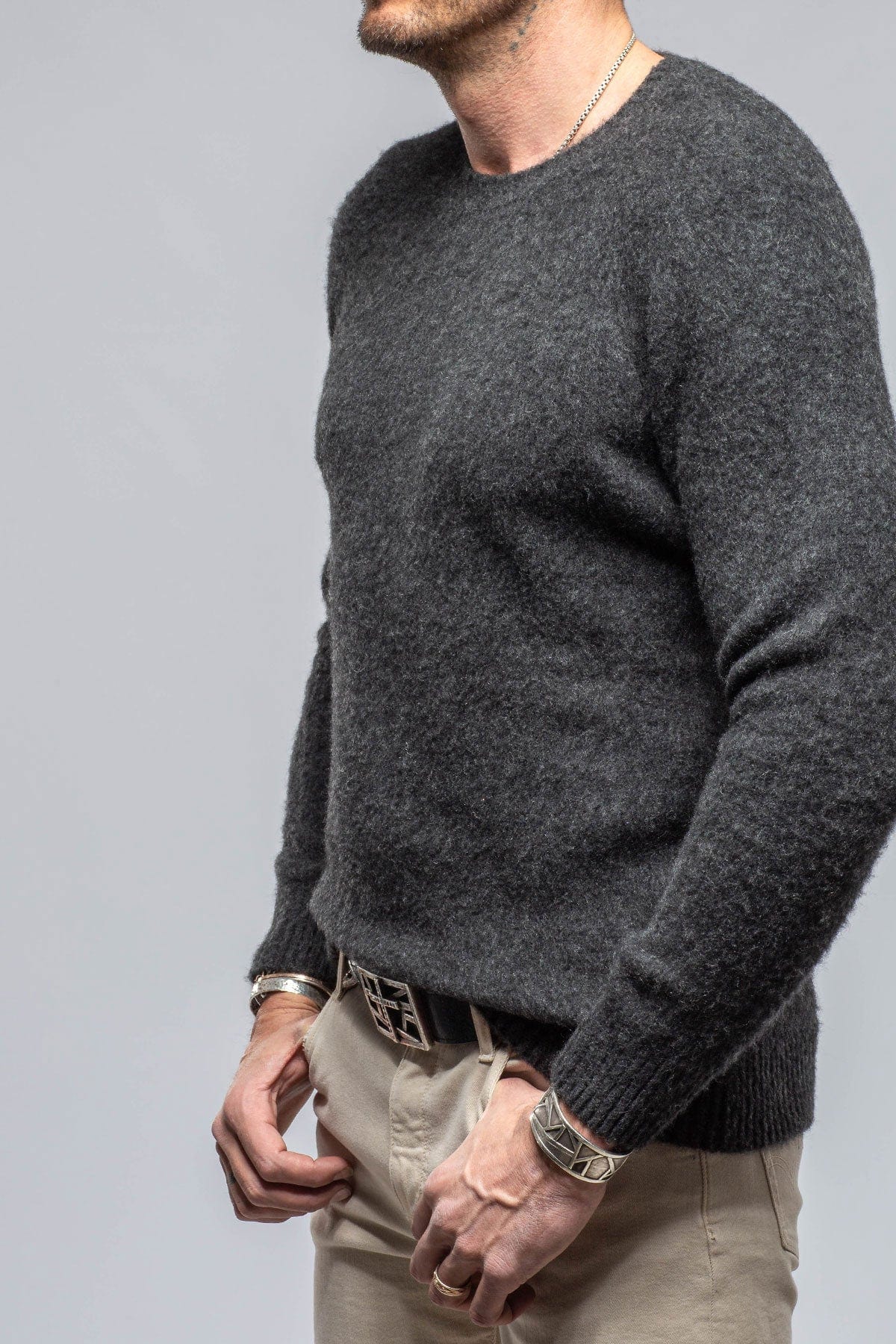 Henry Crew Neck Cashmere Sweater In Charcoal - AXEL'S