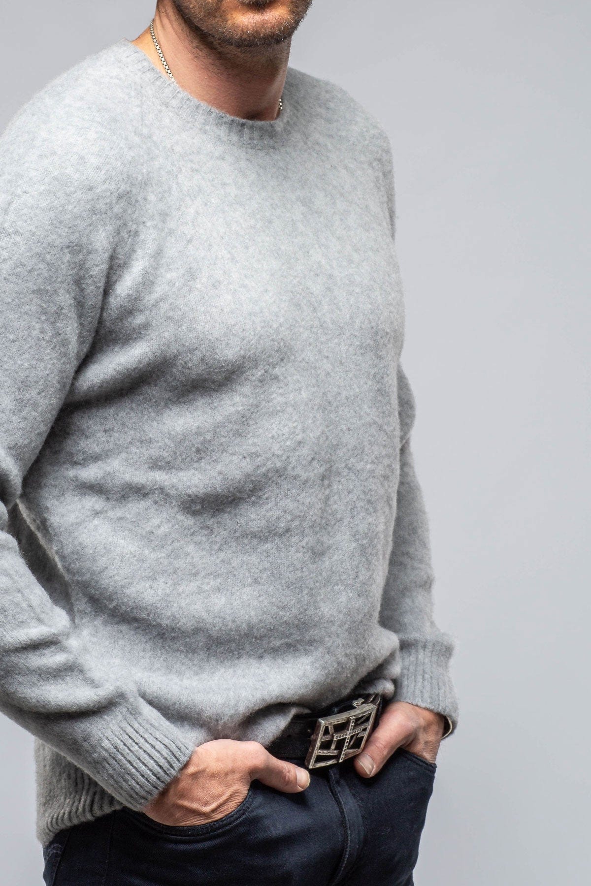 Henry Crew Neck Cashmere Sweater In Stone Grey - AXEL'S