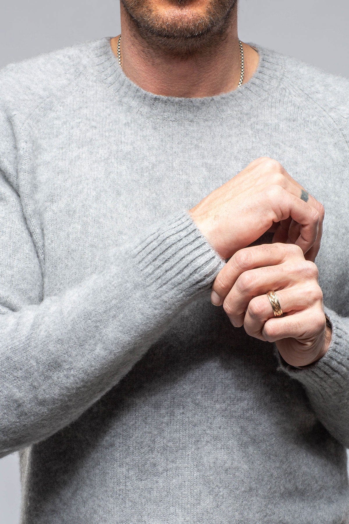 Henry Crew Neck Cashmere Sweater In Stone Grey - AXEL'S