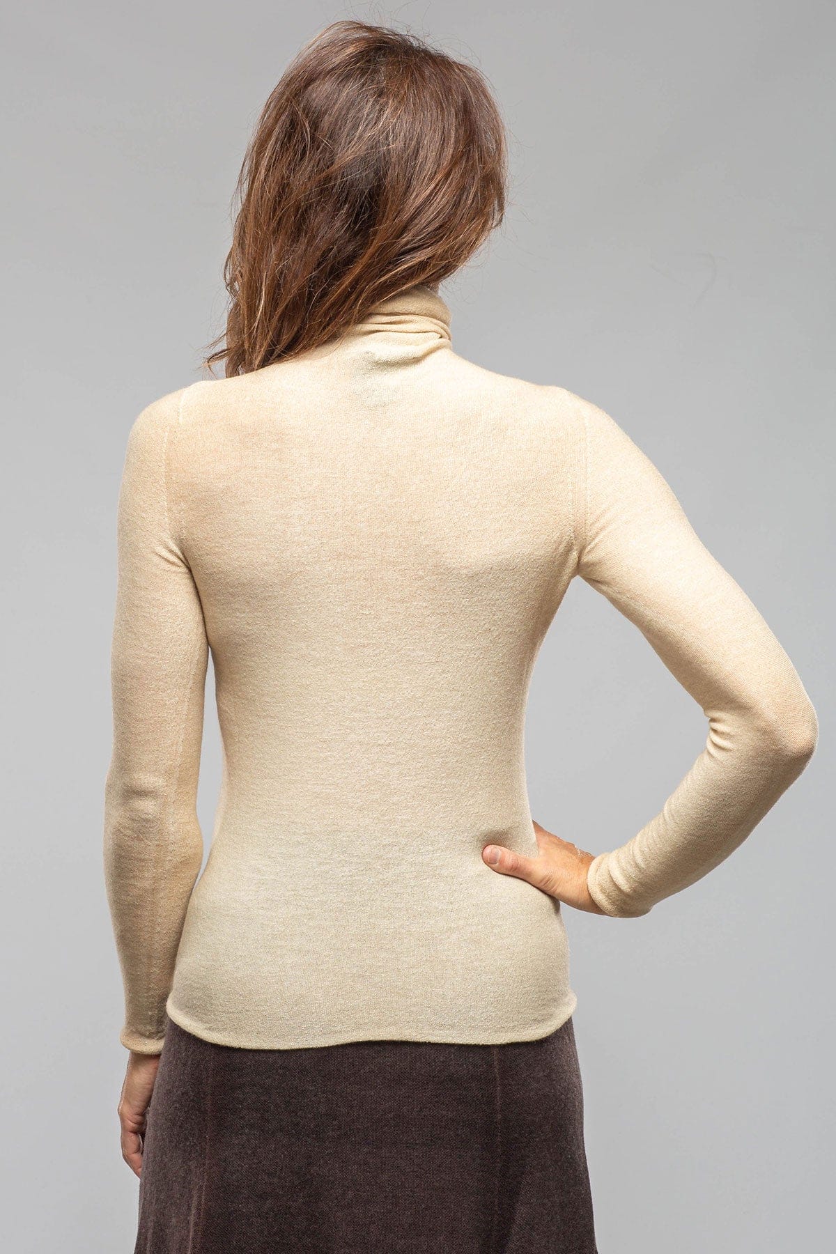 Avant Toi Prosaic Cashmere Silk Turtleneck In Beige Ladies - Tops