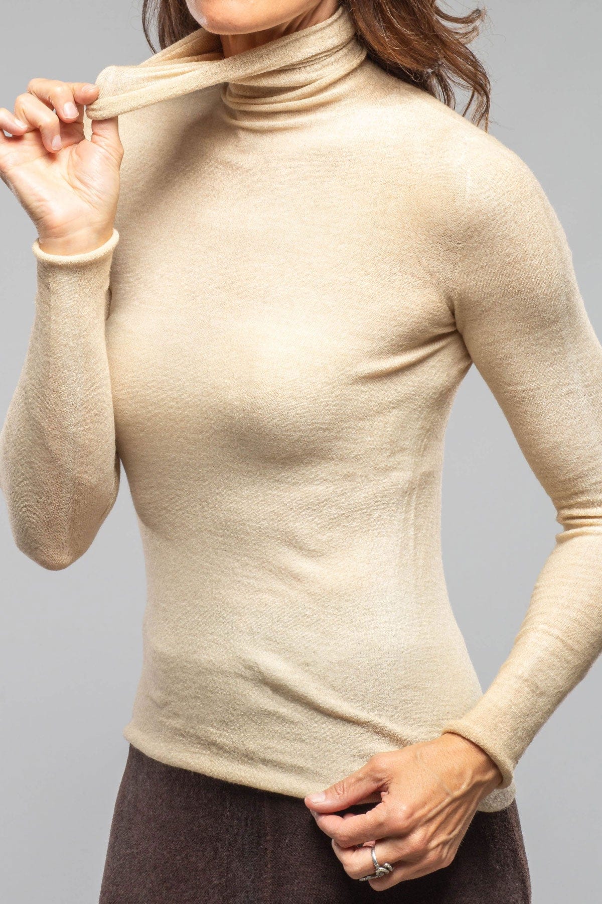 Avant Toi Prosaic Cashmere Silk Turtleneck In Beige Ladies - Tops