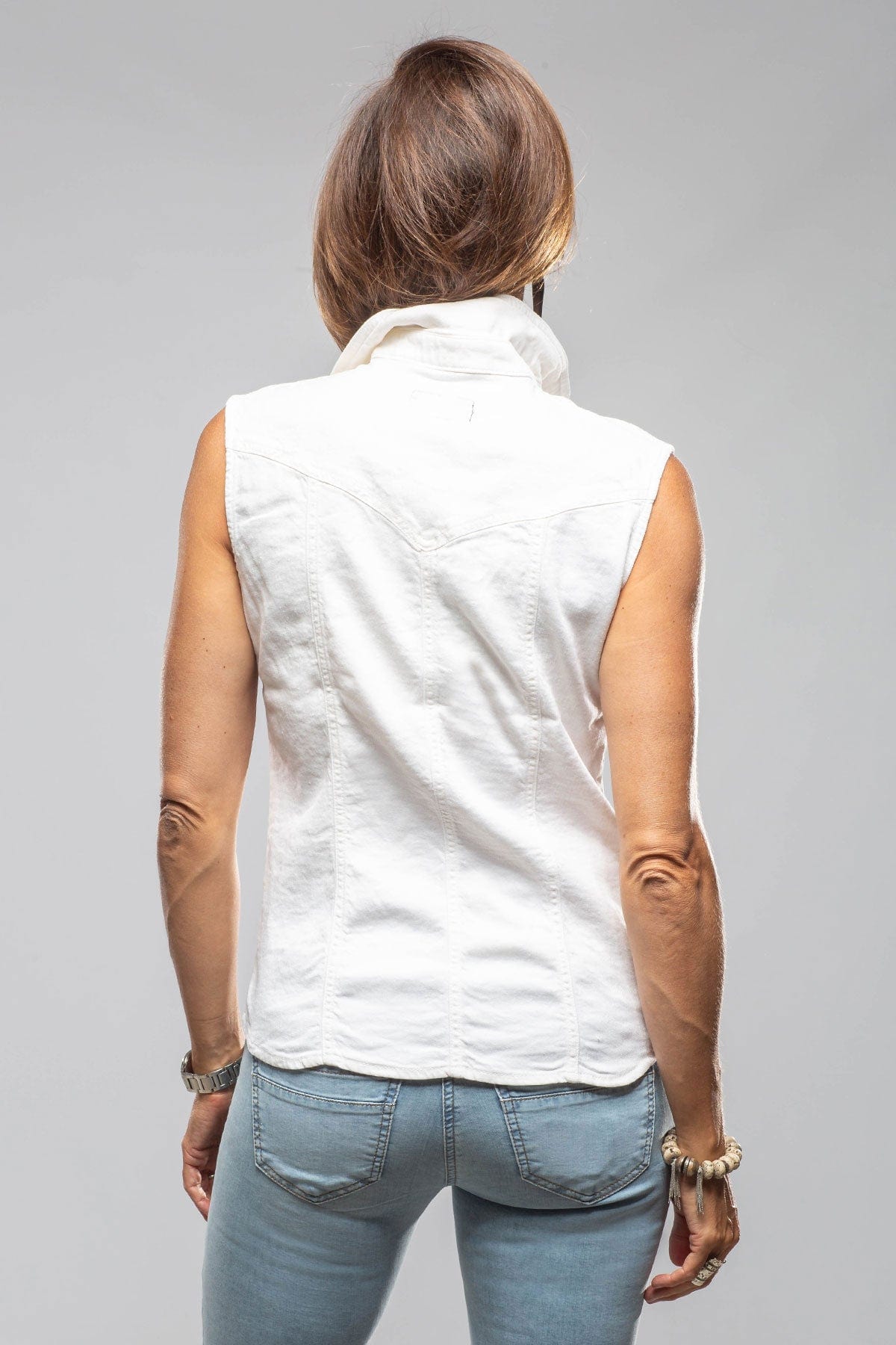 June Sleeveless Linen-Cotton Snap Shirt In White - AXEL'S
