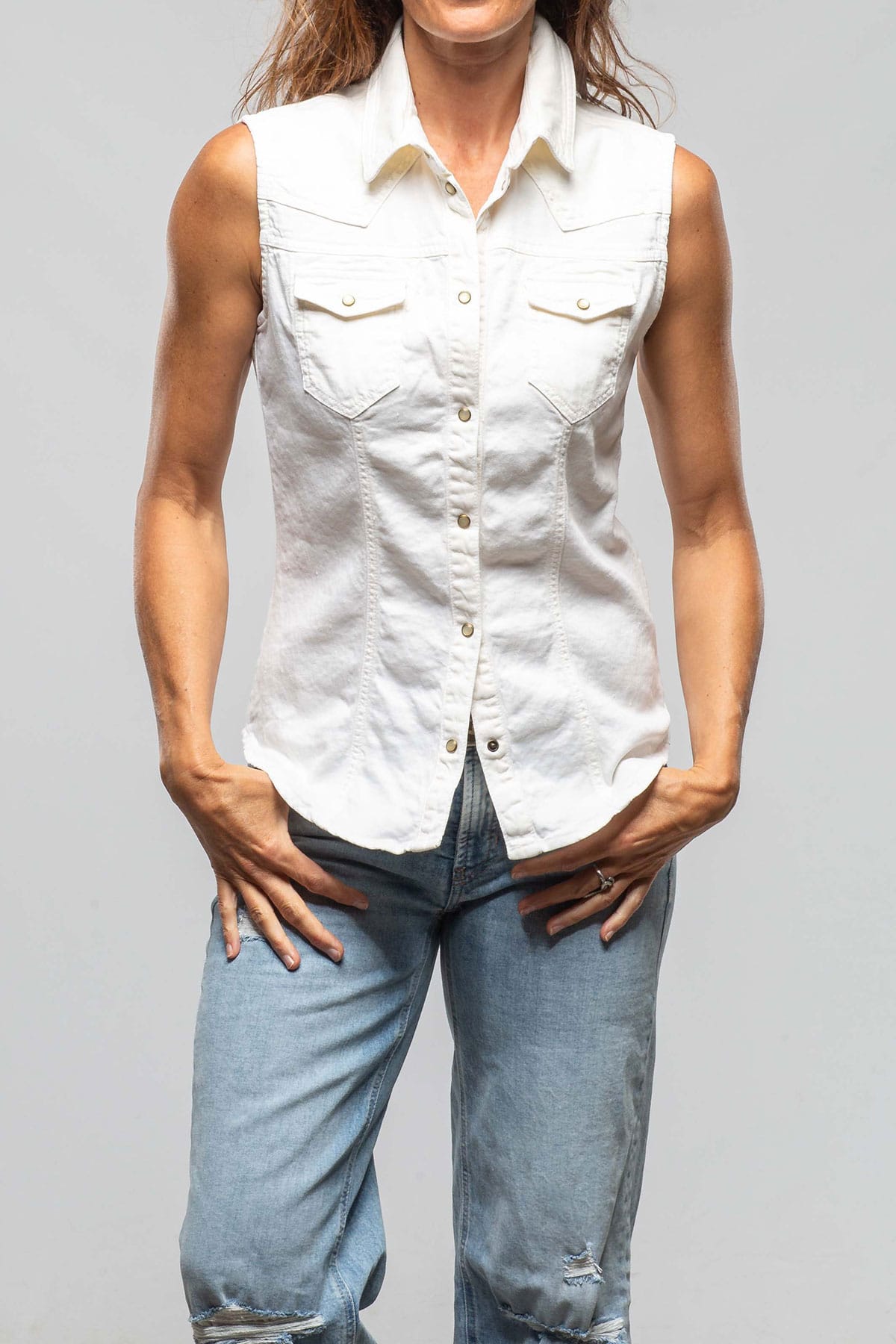 Axel's Premium Denim June Sleeveless Linen-Cotton Snap Shirt In White | Ladies - Snap Shirts