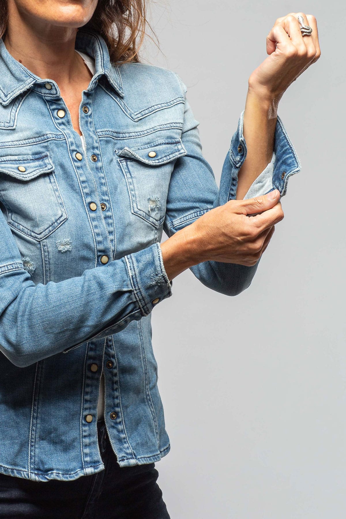 Maddi Fitted Snap Shirt In Distressed Light Wash - AXEL'S