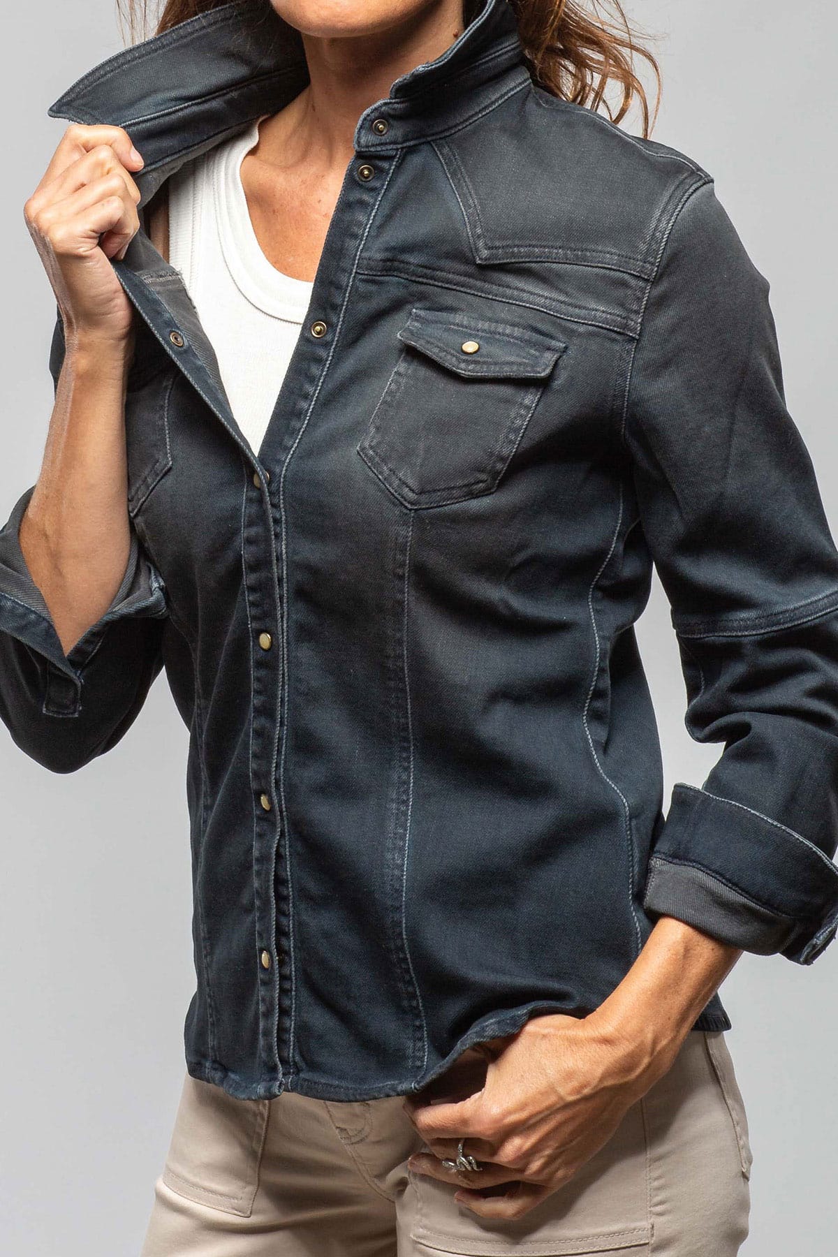 Maddi Fitted Western Snap Shirt In Antracite - AXEL'S