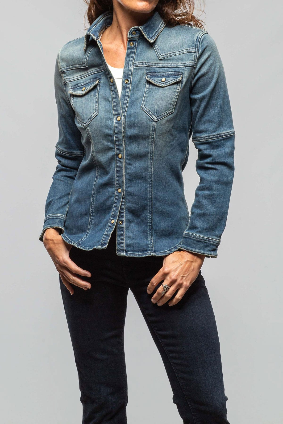 Maddi Fitted Western Snap Shirt In Mid Blue - AXEL'S