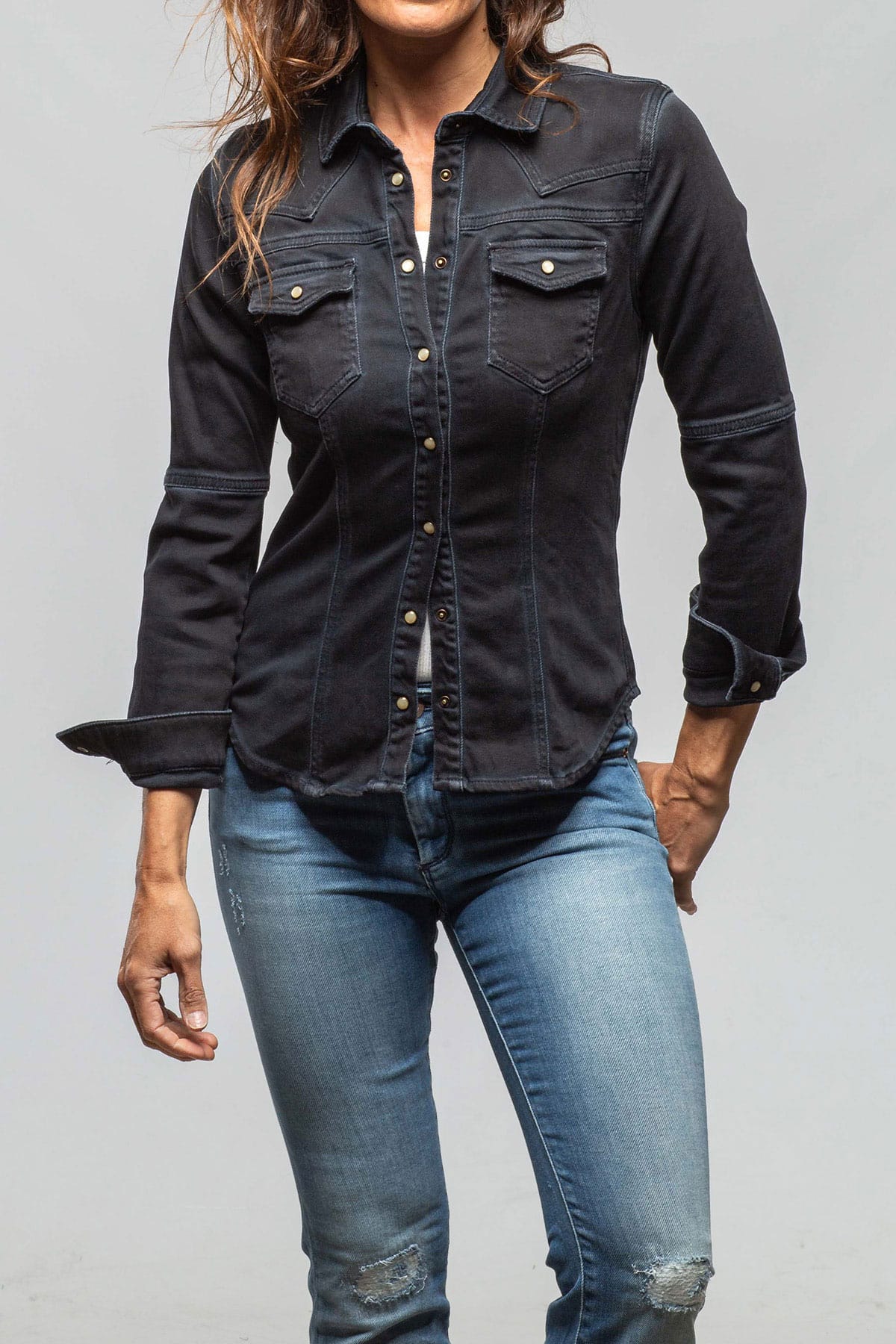 Maddi Fitted Western Snap Shirt In Nero - AXEL'S