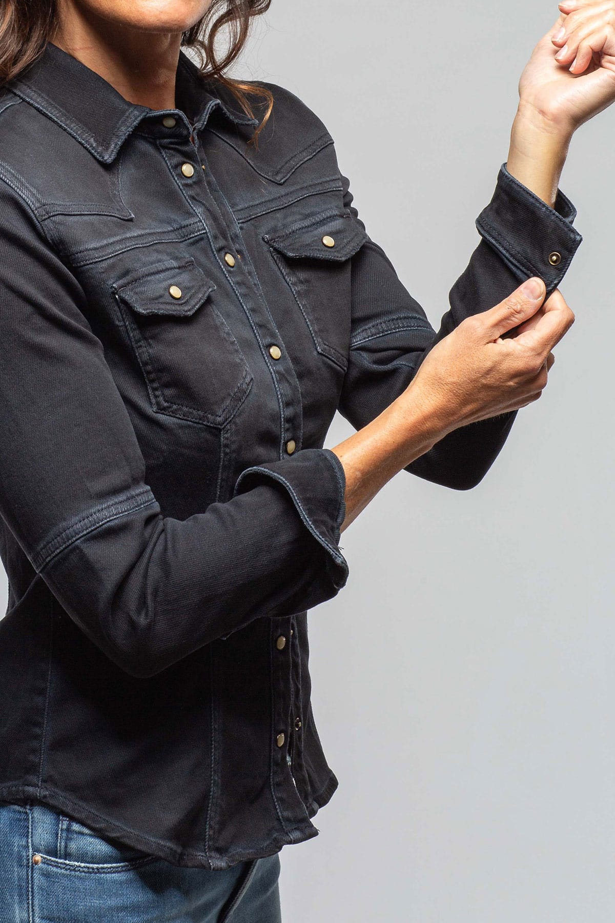 Maddi Fitted Western Snap Shirt In Nero - AXEL'S