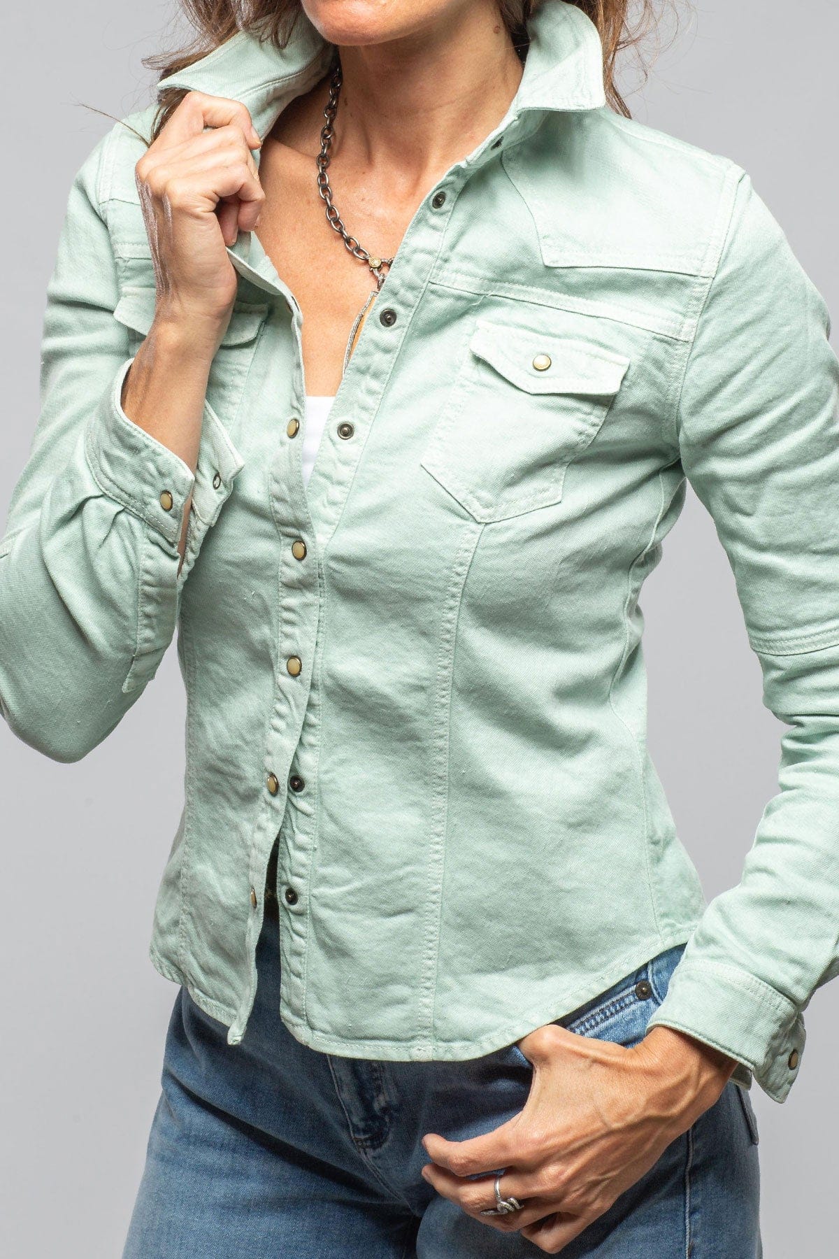 Axel's Premium Denim Yarmony Linen-Cotton Snap Shirt In Spearmint Ladies - Snap Shirts