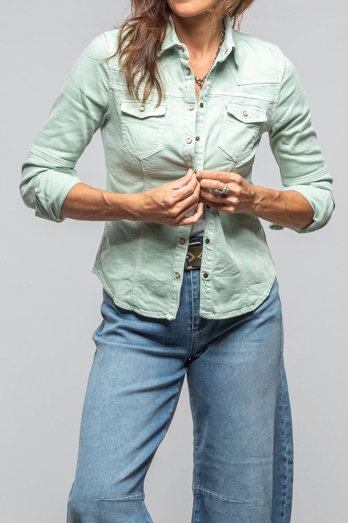 Axel's Premium Denim Yarmony Linen-Cotton Snap Shirt In Spearmint Ladies - Snap Shirts