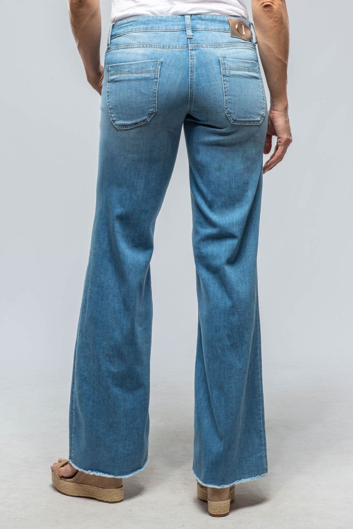 Tess Square Pocket Jean In Lt. Blue - AXEL'S