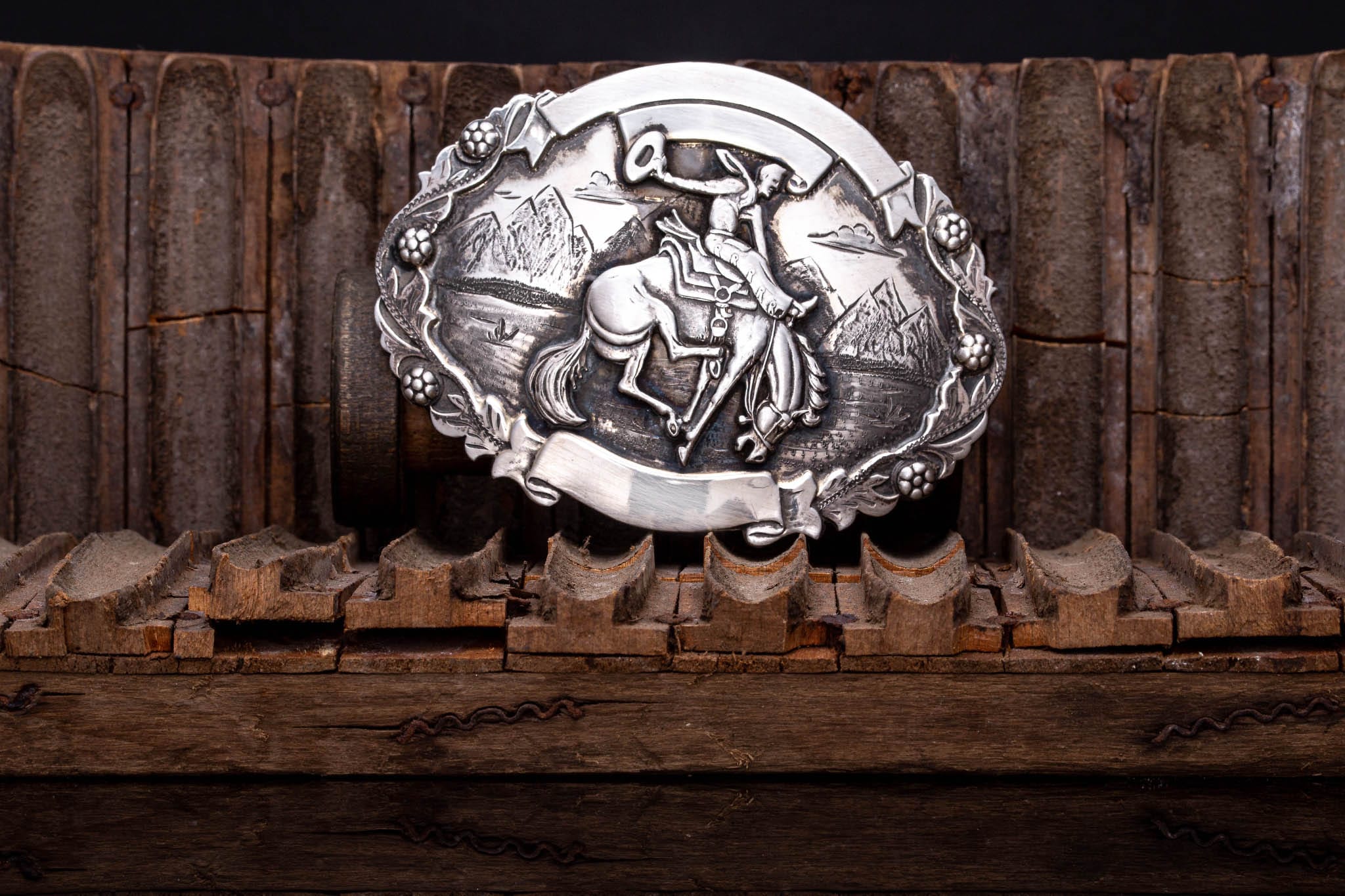 Oval Saddle Bronc - AXEL'S
