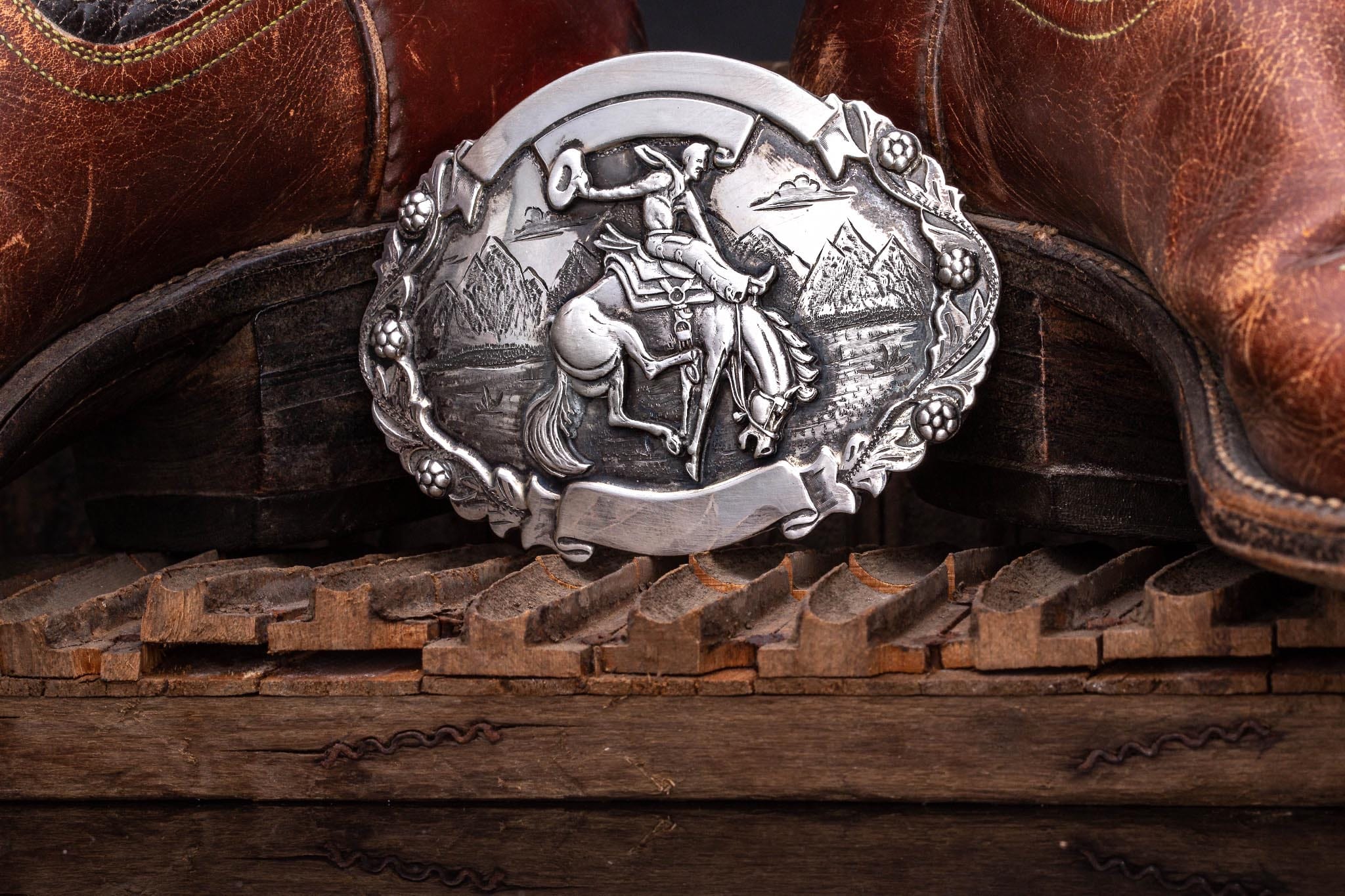 Oval Saddle Bronc - AXEL'S