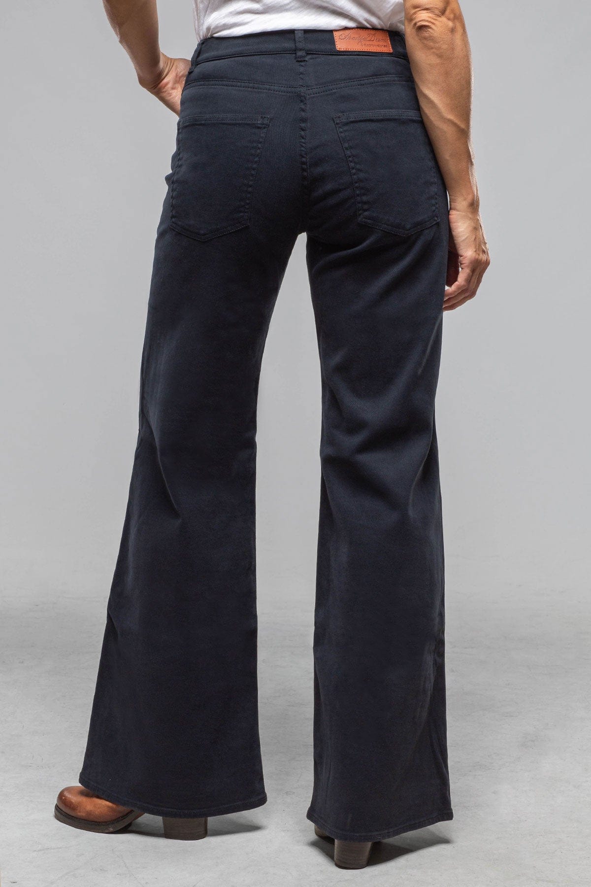 European Culture Collins Relaxed Leg Jean In Navy Ladies - Pants - Jeans