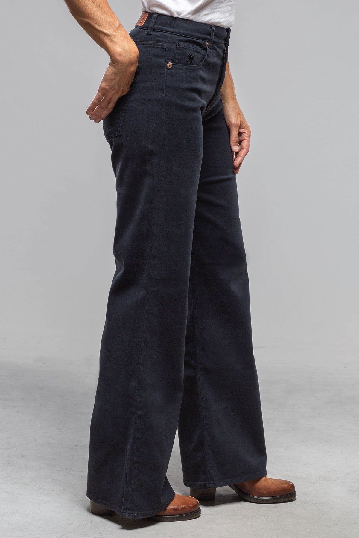 European Culture Collins Relaxed Leg Jean In Navy Ladies - Pants - Jeans