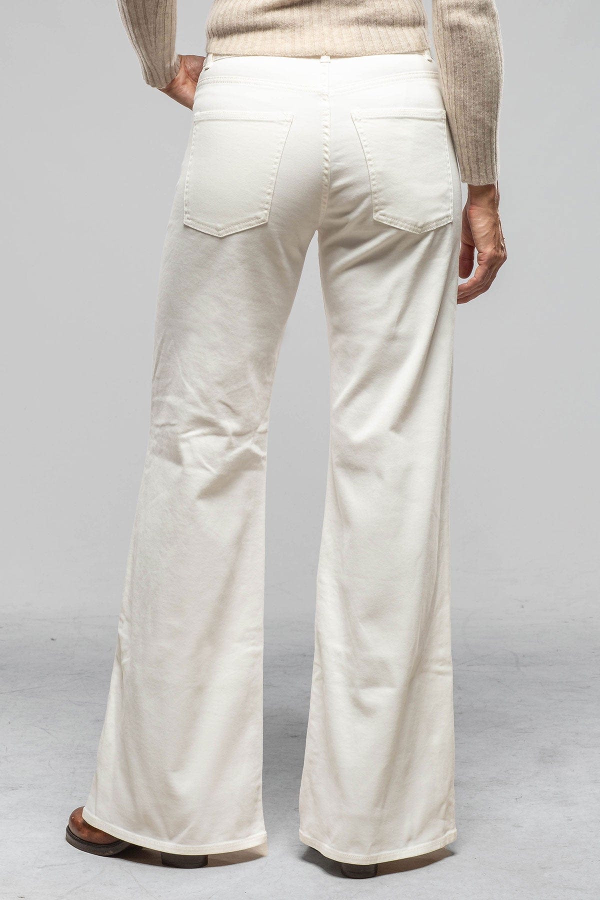 European Culture Collins Relaxed Leg Jean In Winter White Ladies - Pants - Jeans