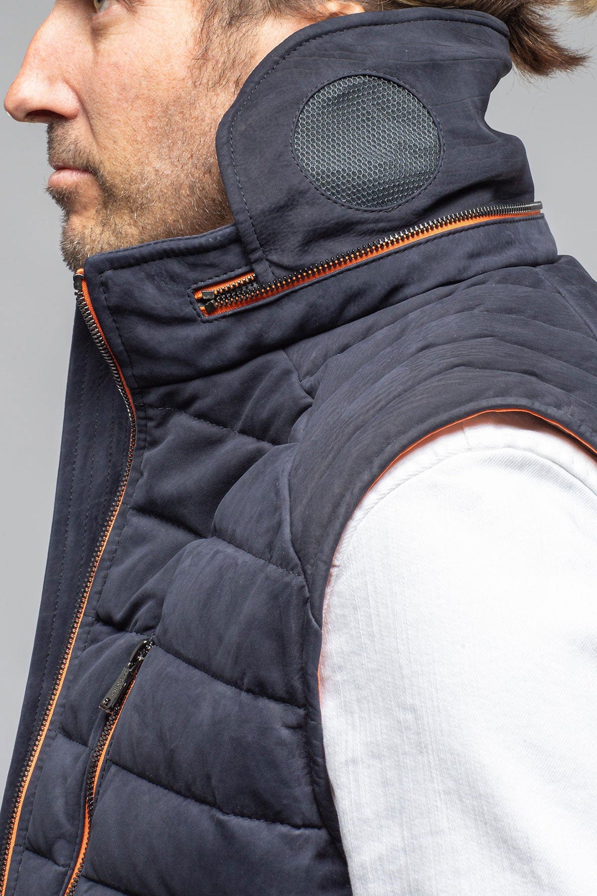 Saxan II Nubuck Vest In Navy - AXEL'S