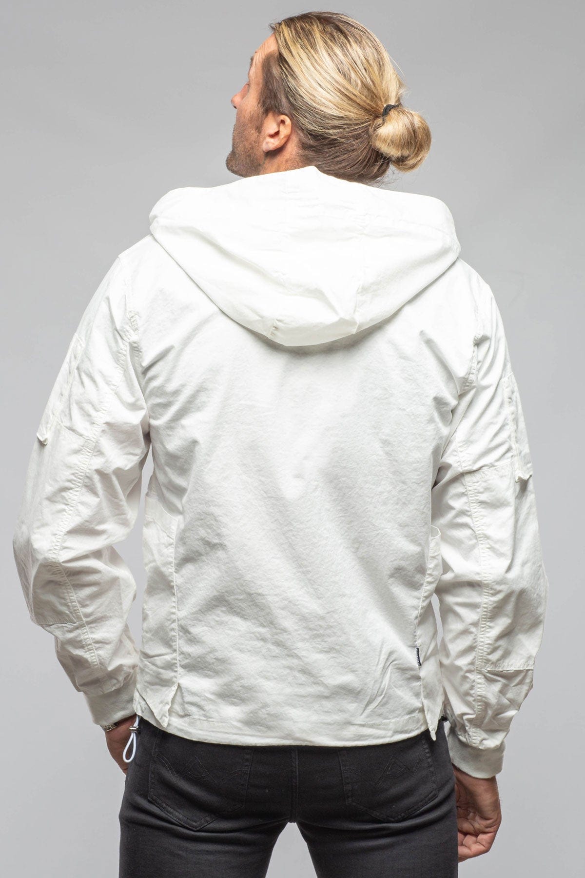 Tavalu Utility Jacket In White - AXEL'S
