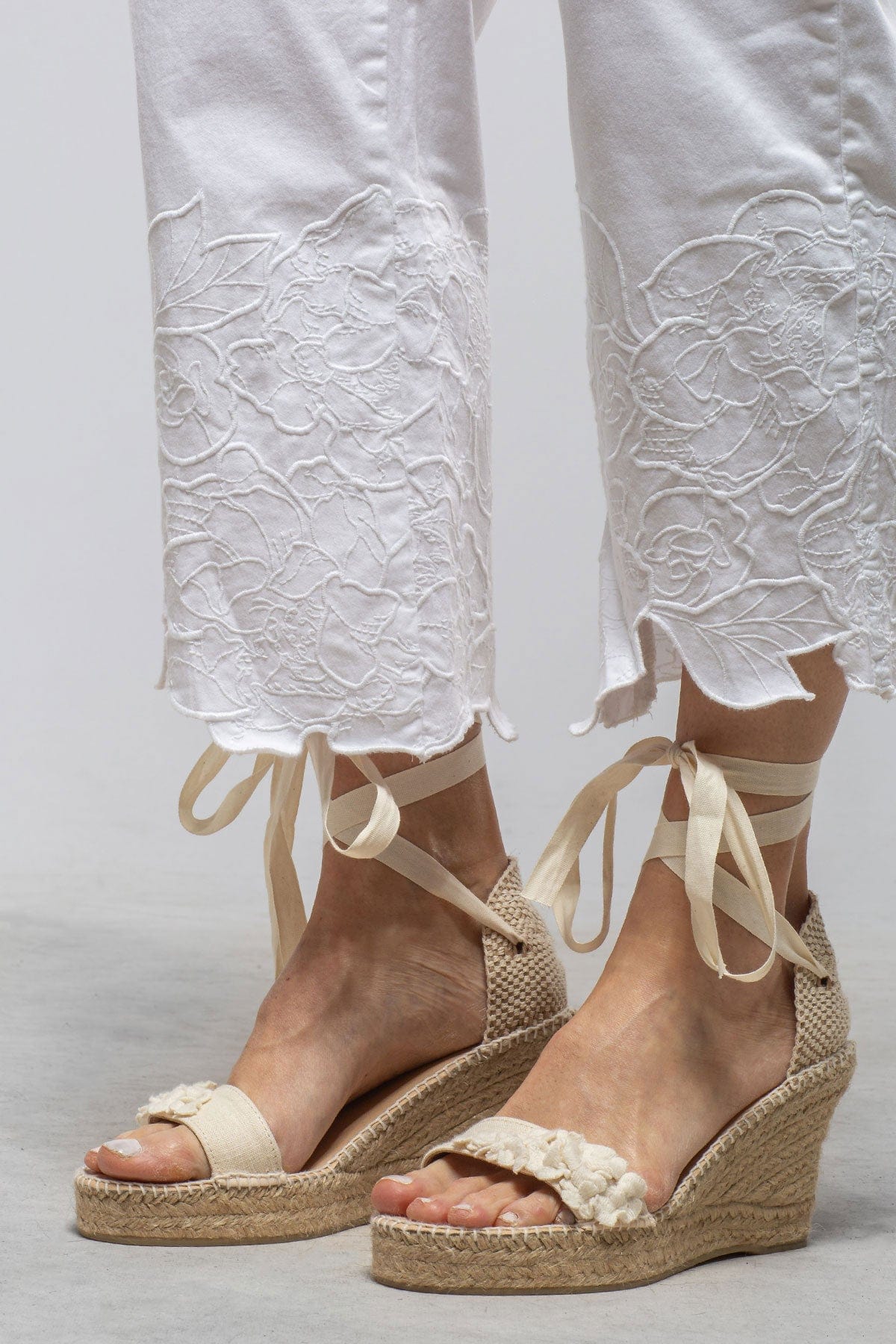MAC Chiara Cropped In Flower White - AXEL'S
