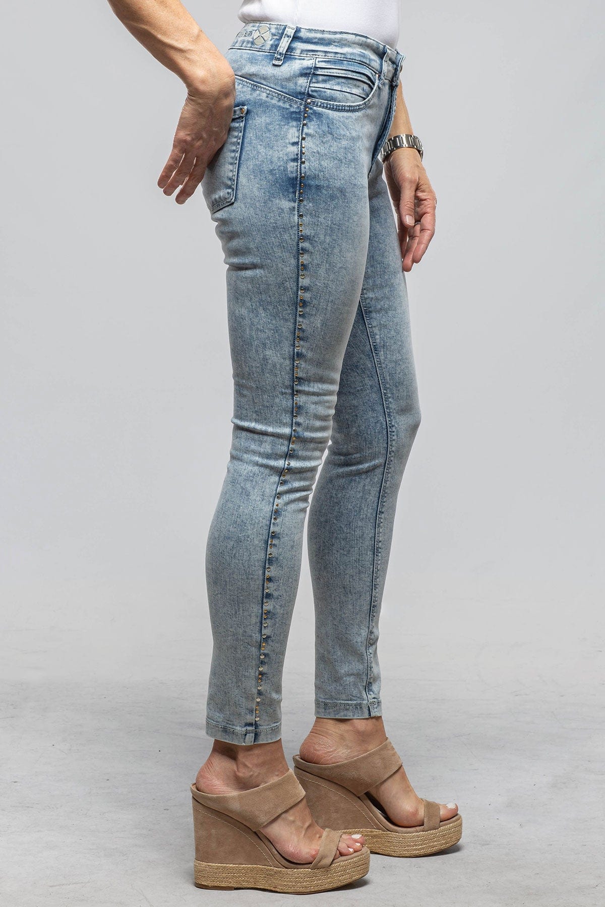 MAC Dream Skinny Pearl In Light Blue Edgy Wash - AXEL'S