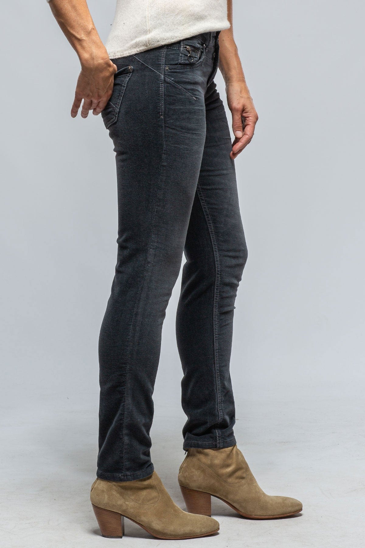 MAC Dream Slim Velvet In Grey Soft Wash - AXEL'S