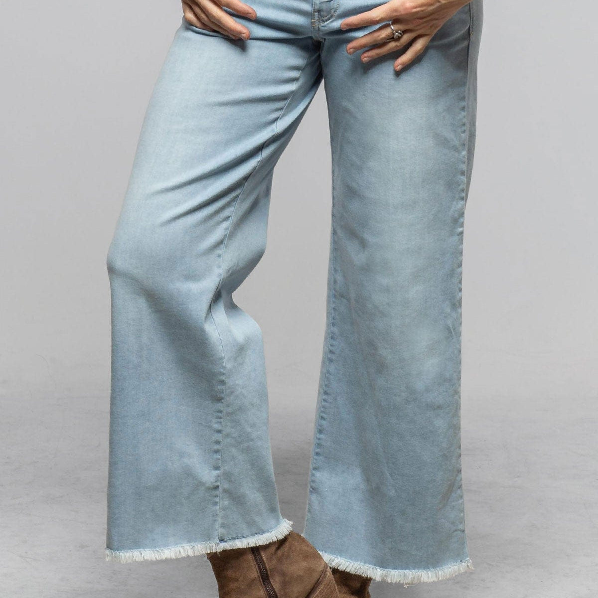 Mac Jeans MAC Dream Wide Cropped Wonderlight In Light Azure Blue 