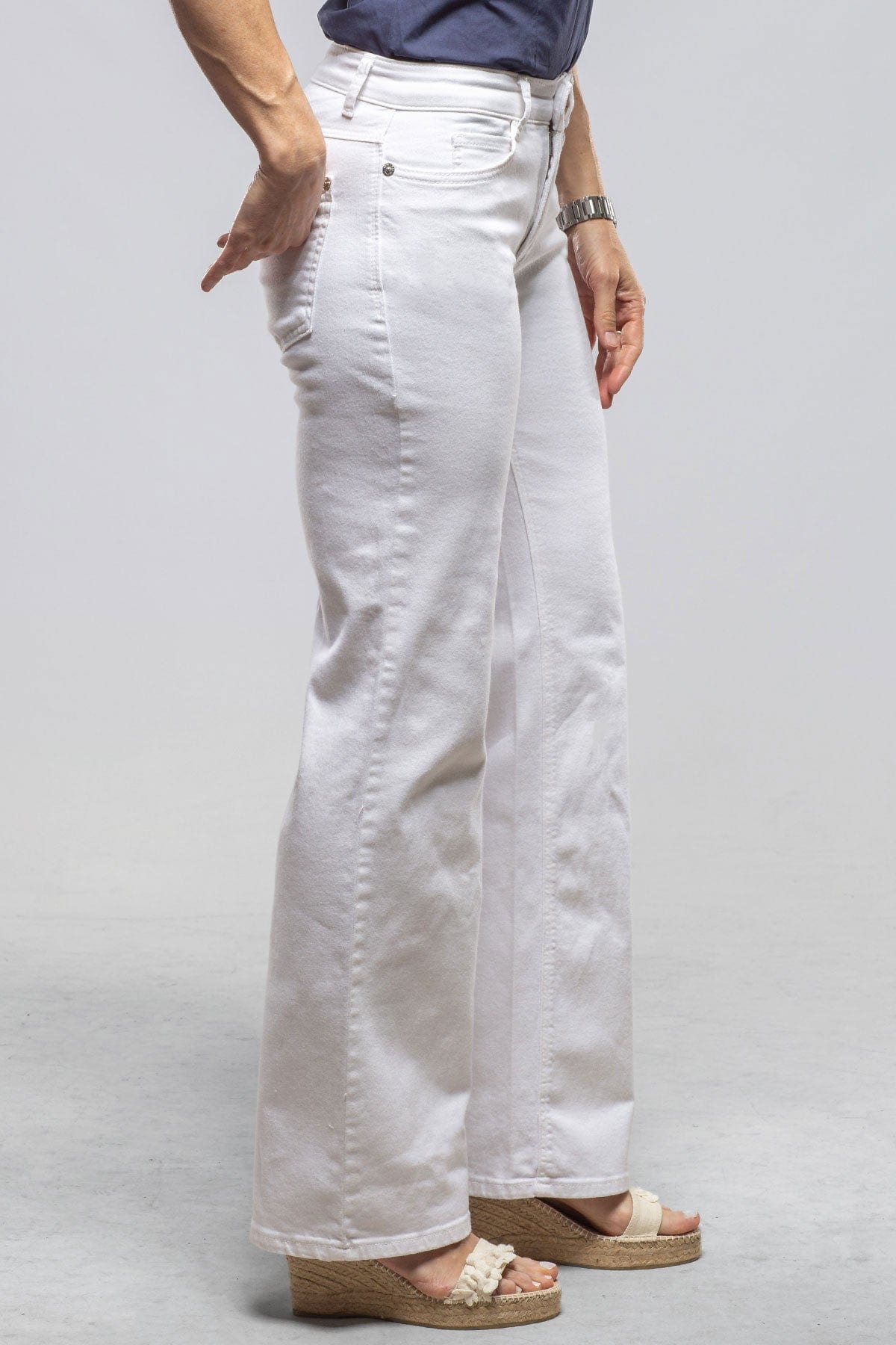 MAC Flow Wide In White Denim - AXEL'S