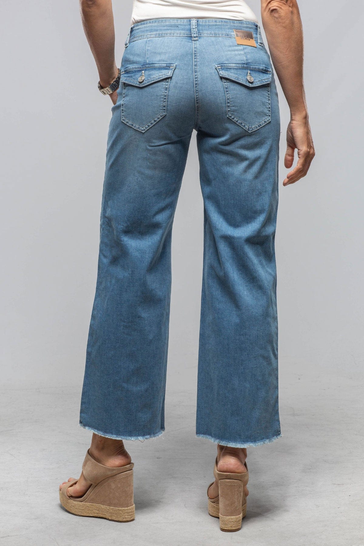 MAC Jamie Cropped Lightweight Denim In Blue High-Low Wash - AXEL'S