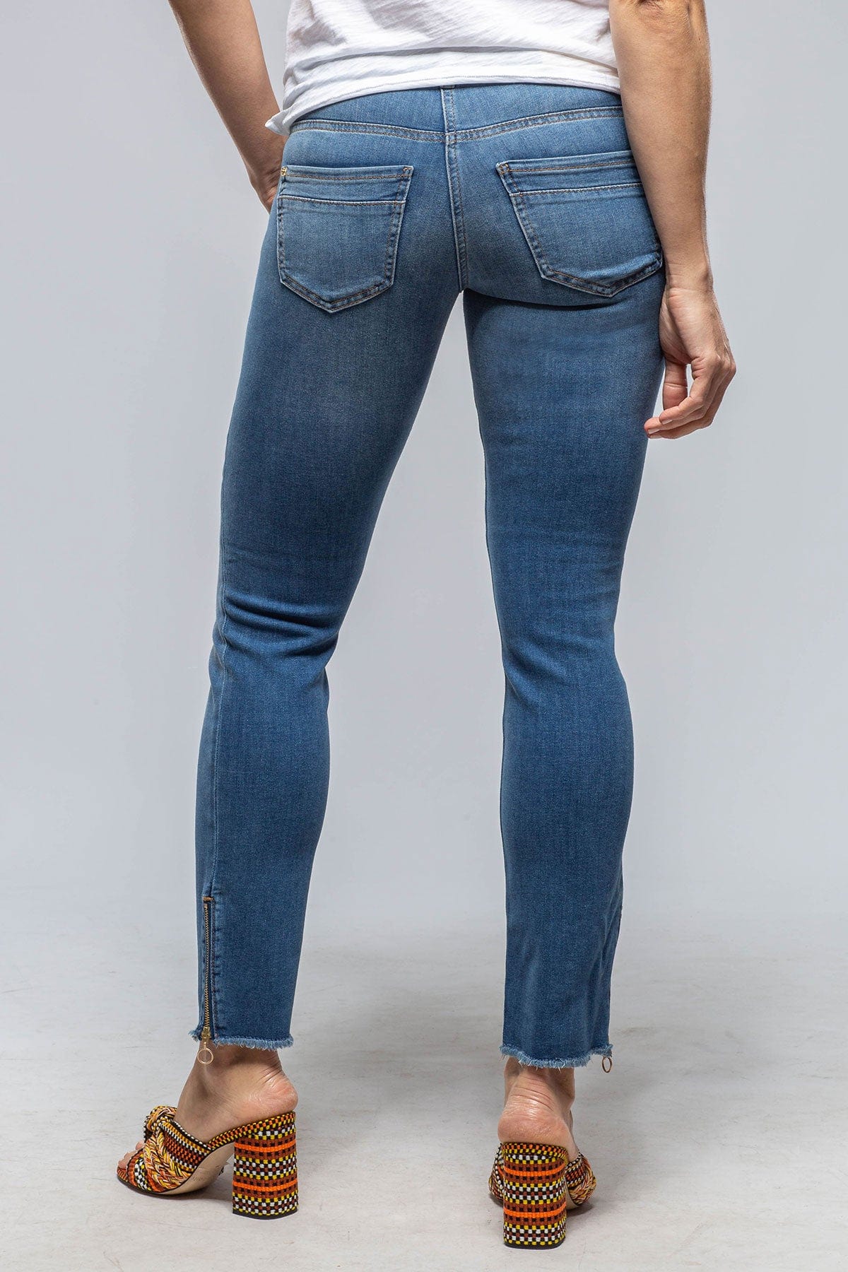 MAC Rich Slim Chic In Authentic Indigo - AXEL'S