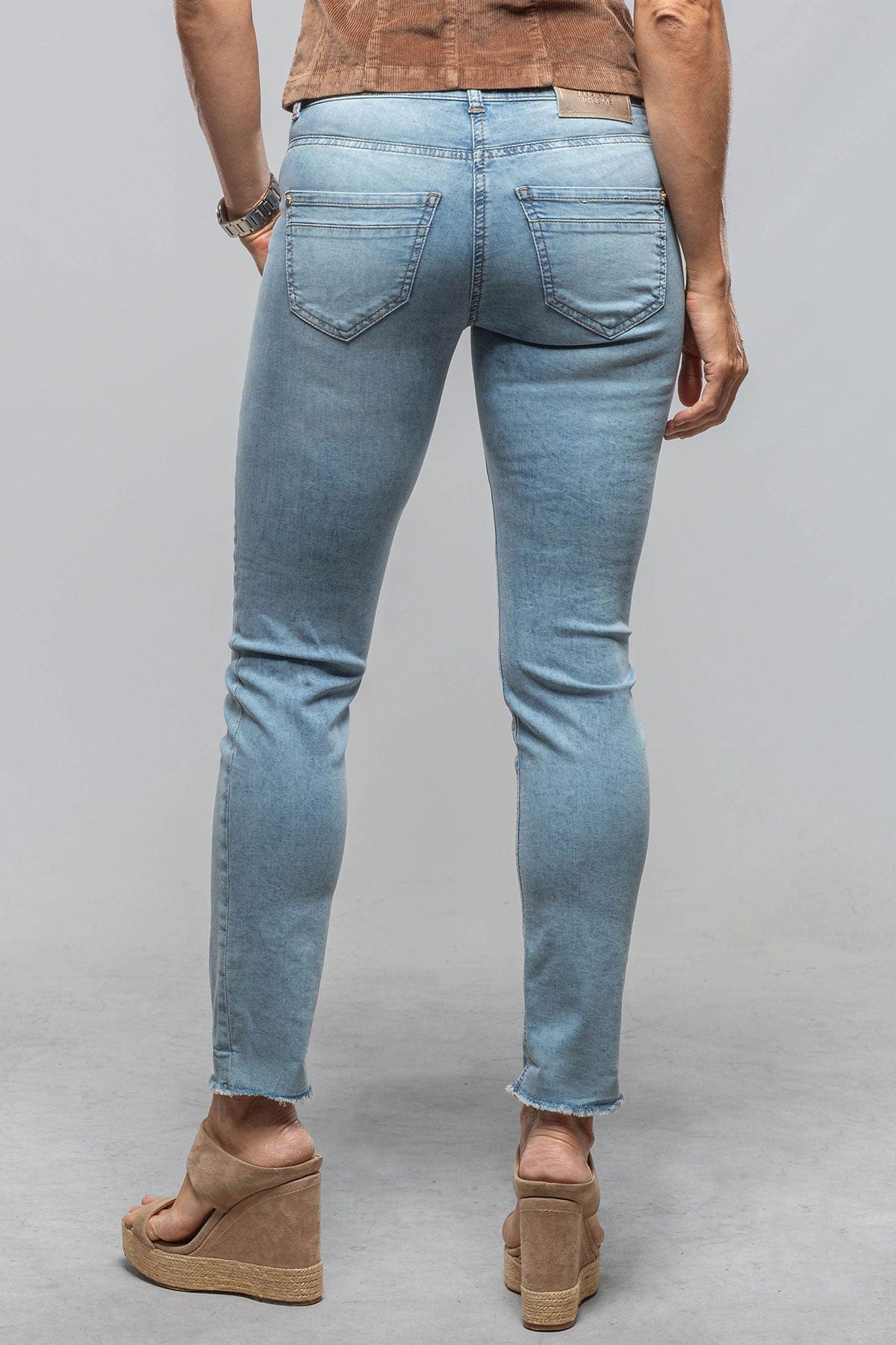 MAC Rich Slim Cropped Fringe In Bright Moon Wash - AXEL'S