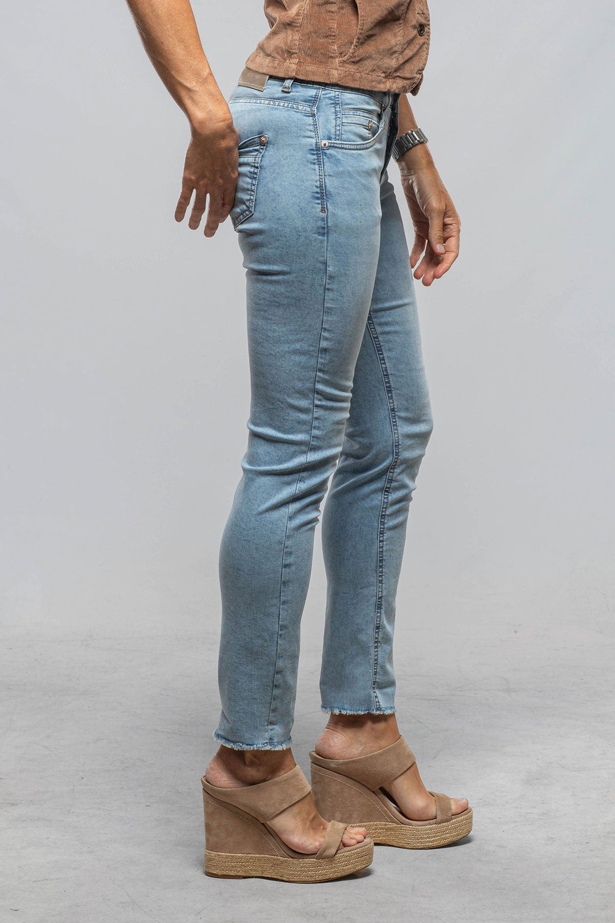 MAC Rich Slim Cropped Fringe In Bright Moon Wash - AXEL'S