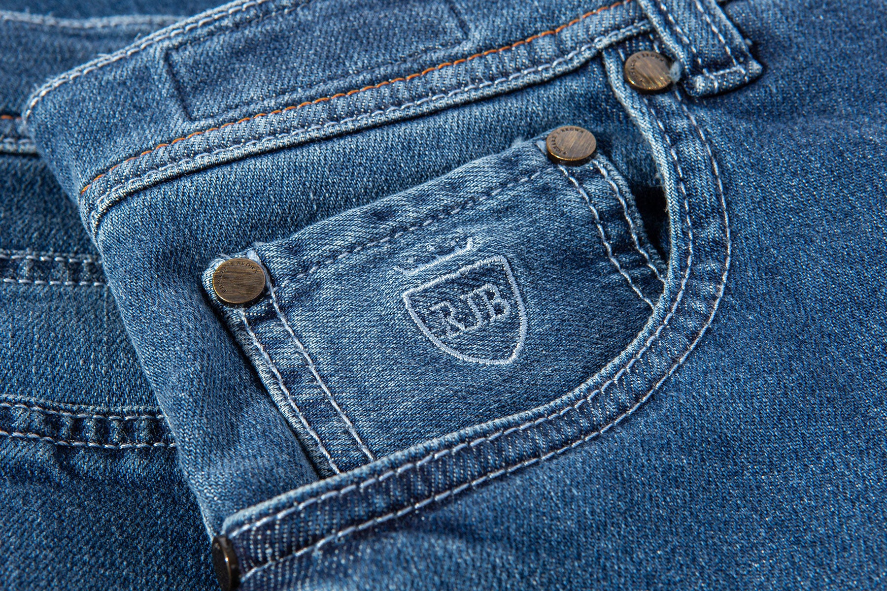 Athens Cashmere Denim 5-Pocket In Light Wash - AXEL'S