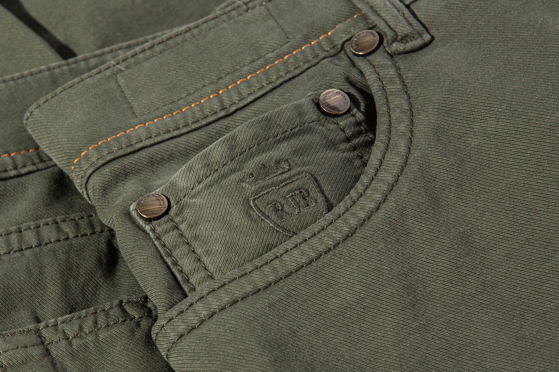 Lawrence Washed Cashmere 5-Pocket In Dark Green - AXEL'S