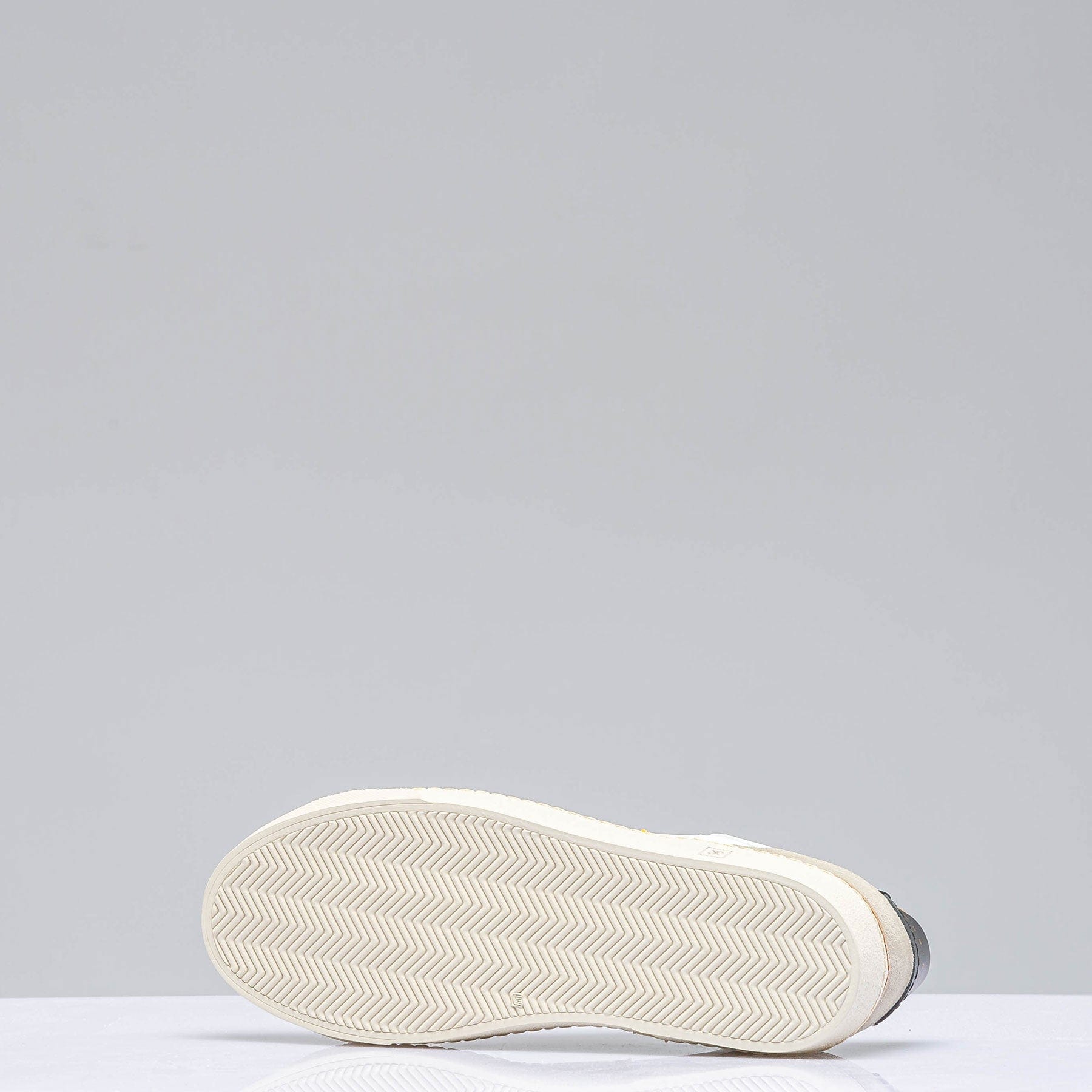 The Mustang Stripe Shoe In White/ Yellow - AXEL'S