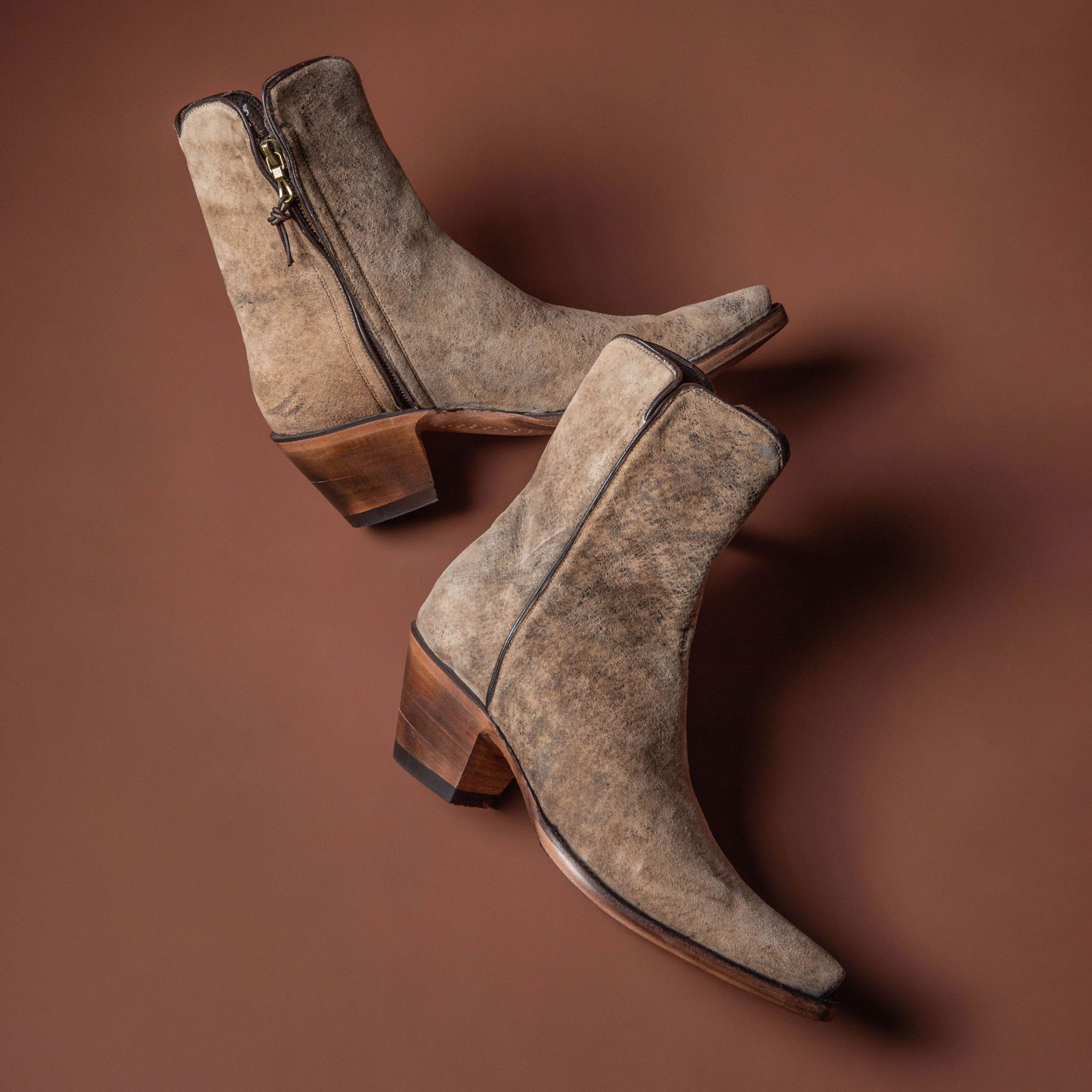 Kendall Zorro In Camel Break - AXEL'S