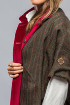 Ordesa Reversible Tweed/Velvet Cape In Wine - AXEL'S