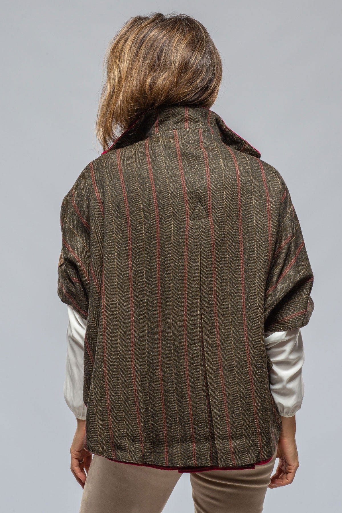 Ordesa Reversible Tweed/Velvet Cape In Wine - AXEL'S