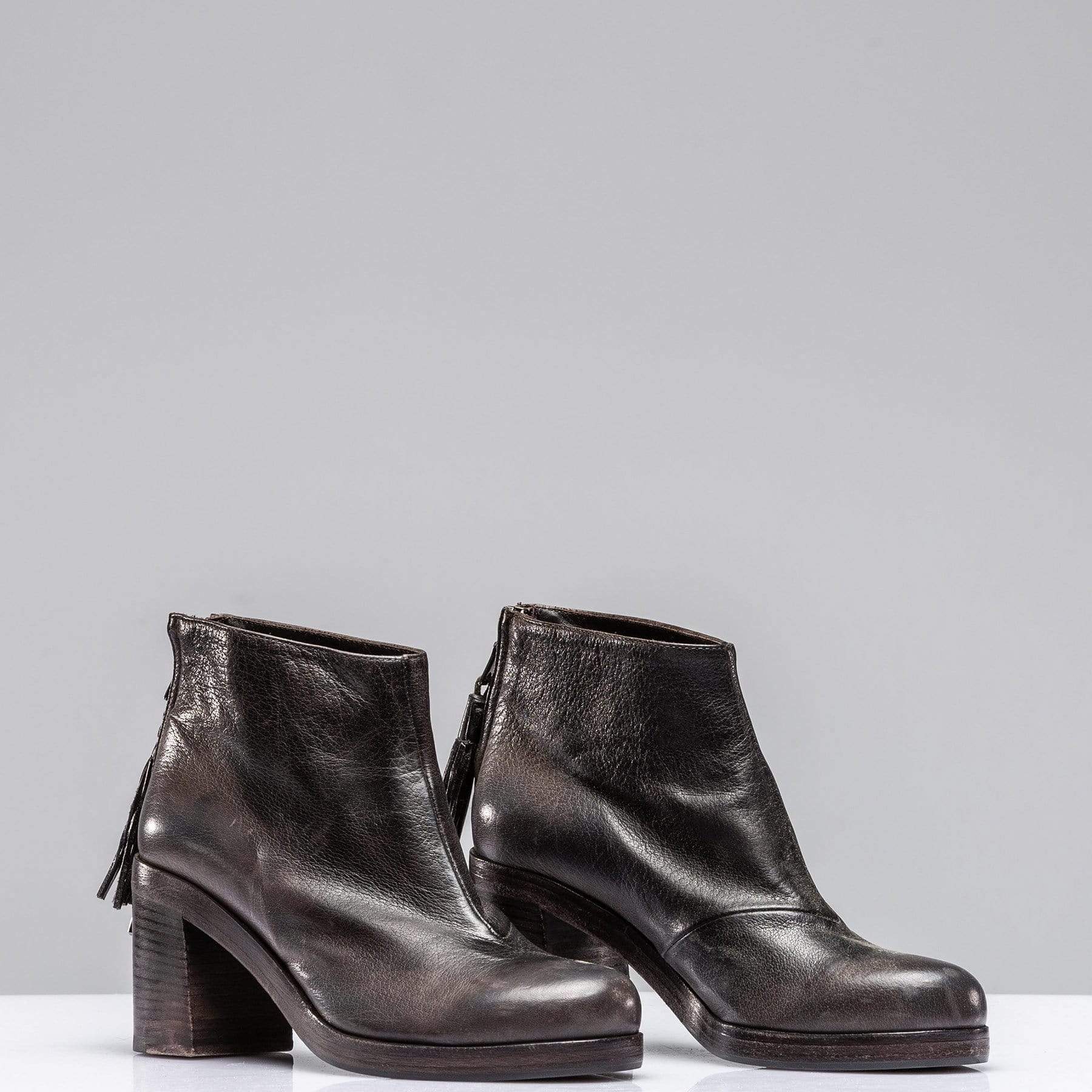 Bettina Short Boot In Grey - AXEL'S