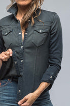 Maddi Fitted Western Snap Shirt In Antracite - AXEL'S