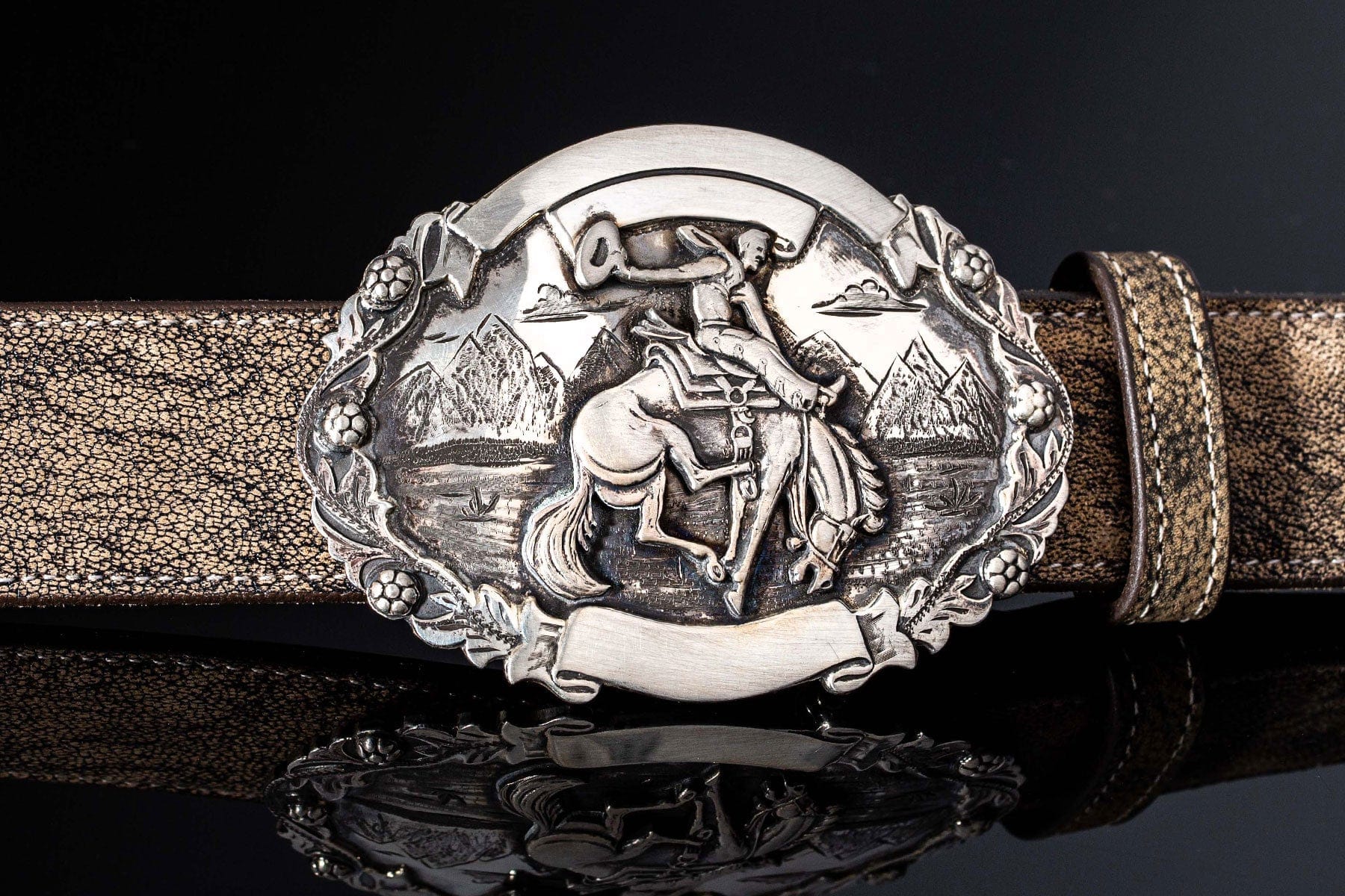 Oval Saddle Bronc - AXEL'S