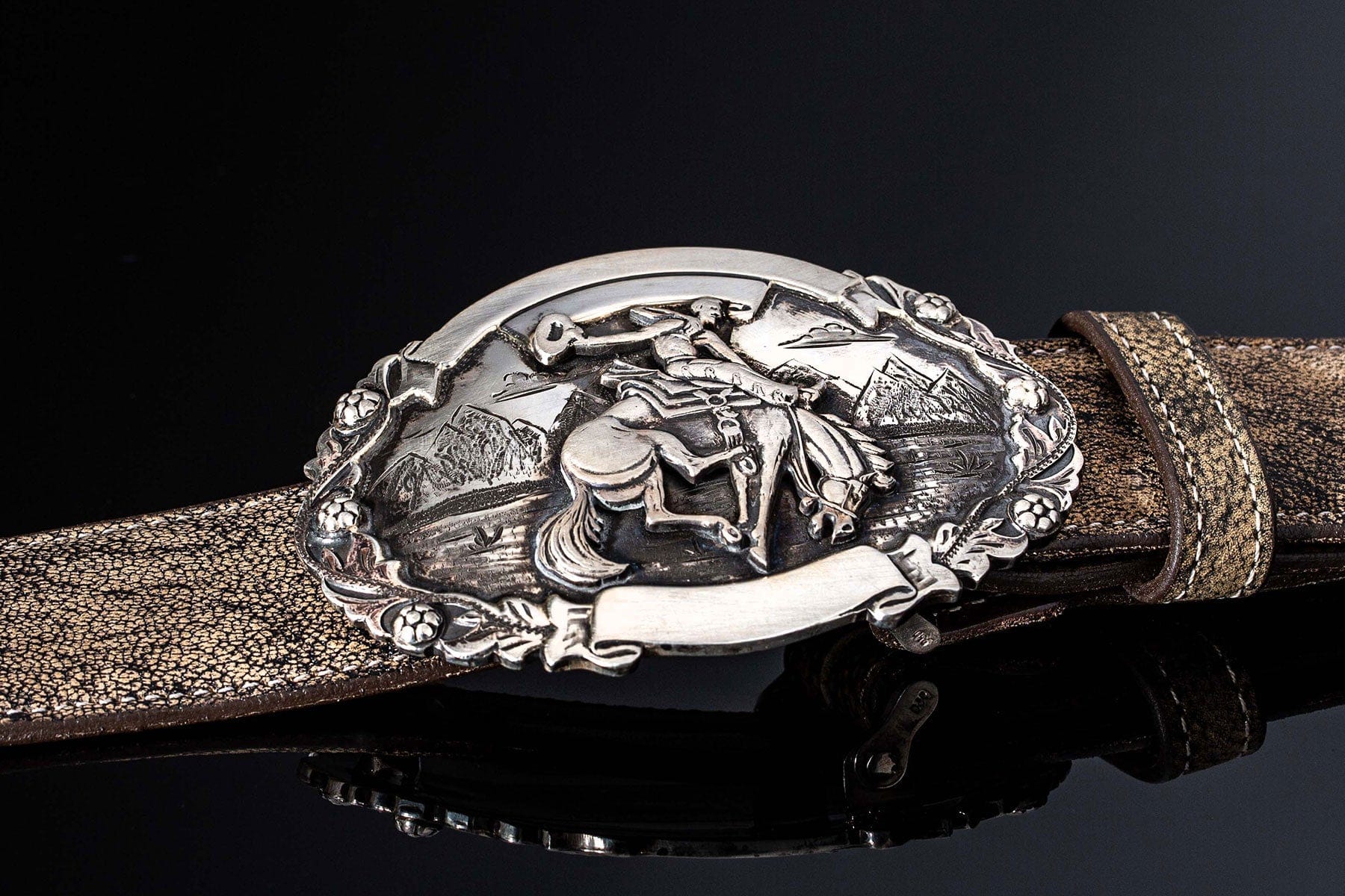 Oval Saddle Bronc - AXEL'S