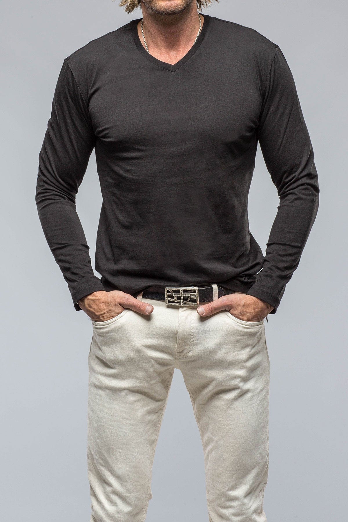 Del Mar LS V-Neck in Black - AXEL'S