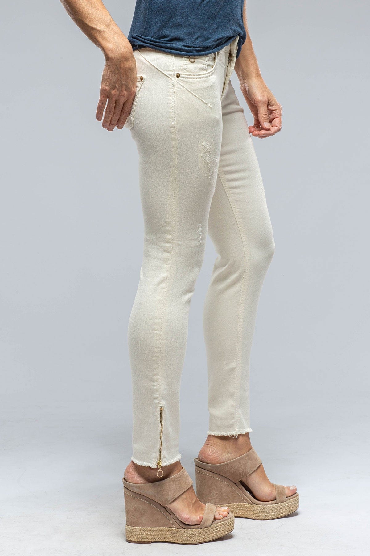 MAC Rich Slim Chic In Antique White - AXEL'S