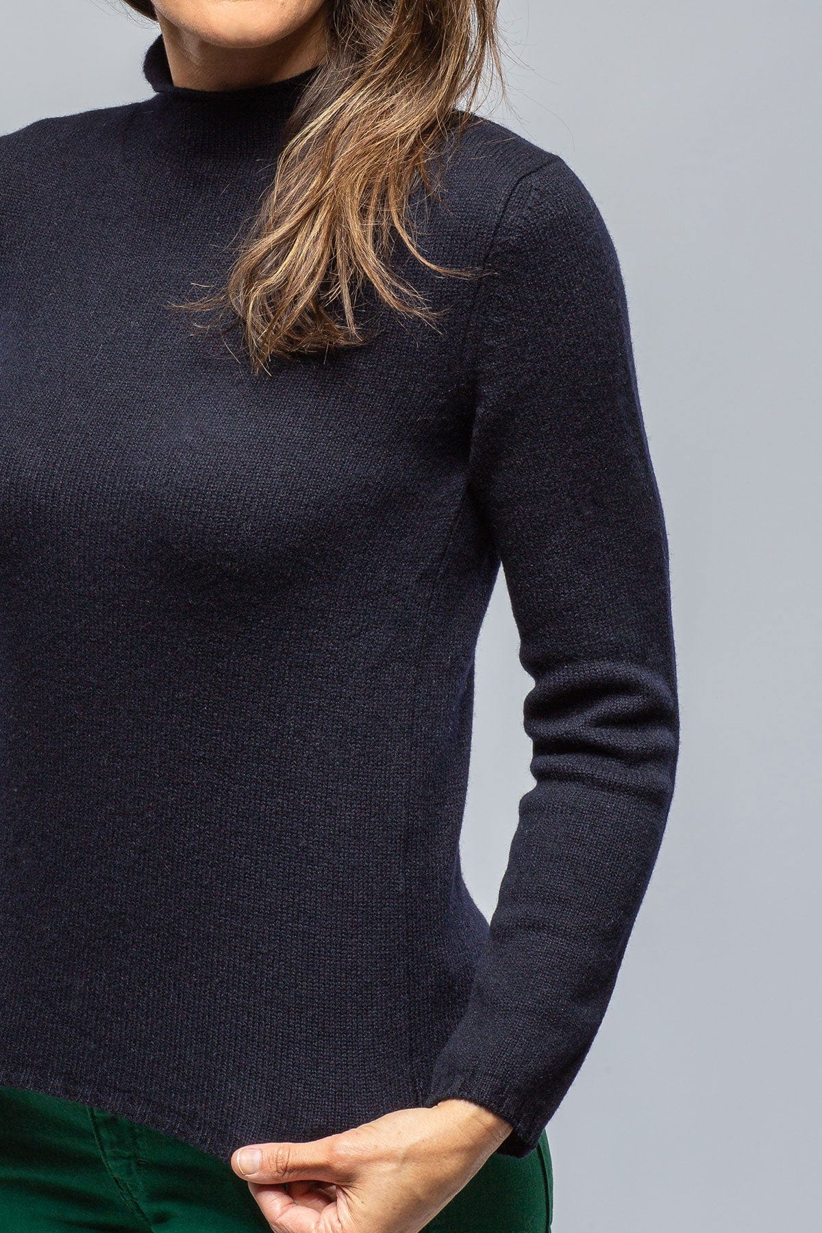 Tromba Mock Neck Cashmere Sweater In Navy - AXEL'S