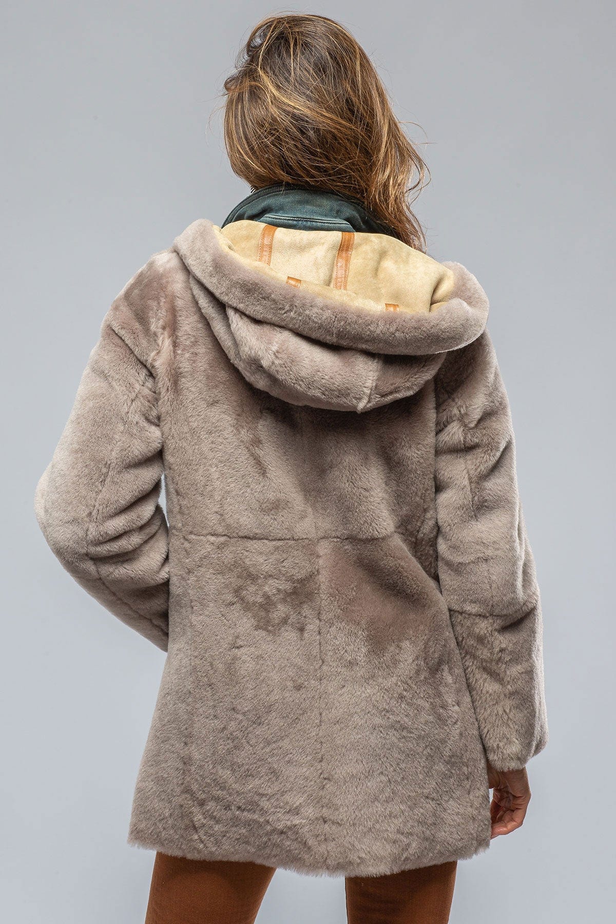 Trentino Reversible Side Snap Shearling In Cappuccino W/ Cognac Details - AXEL'S
